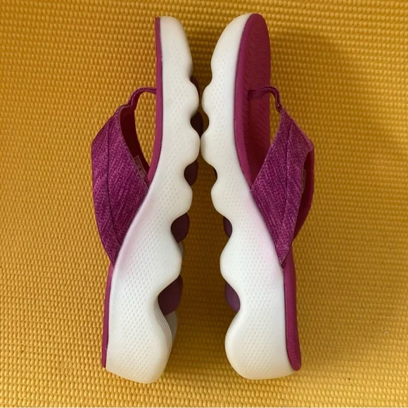 Skechers Go Walk Massage Fit Sandals Fuchsia size 8 - Picture 5 of 7